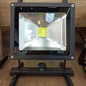 PROYECTOR PORTATIL CON BATERIA 6000K (20W/60W)